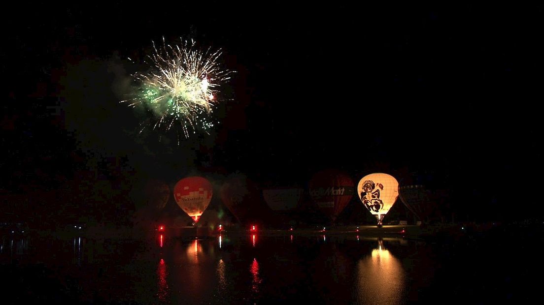 Nightglow tijdens Twente Ballooning in natuurgebied Het Hulsbeek in Oldenzaal druk bezocht