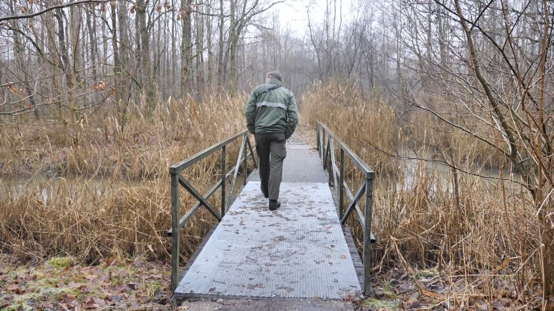 Boswachter Jaap Kloosterhuis op pad in de natuur