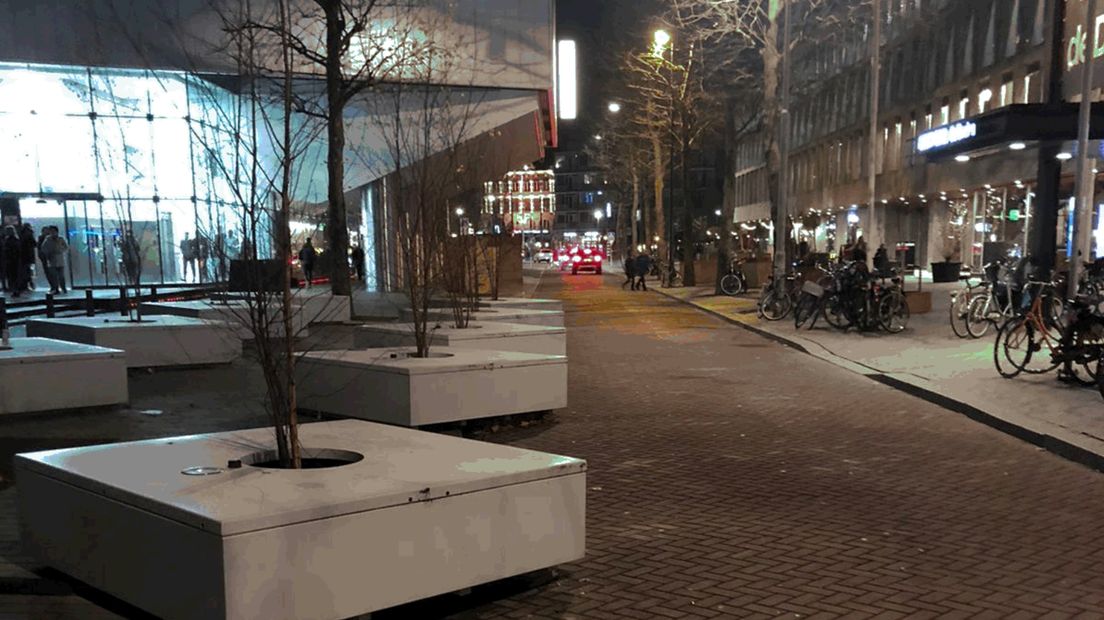 VVD Stelt Vragen Over 'gevaarlijke Plantenbakken' Op Schouwburgplein ...