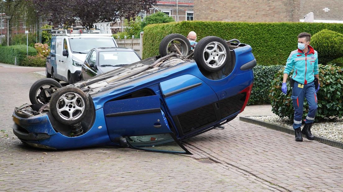 Auto slaat over de kop in Paterswolde