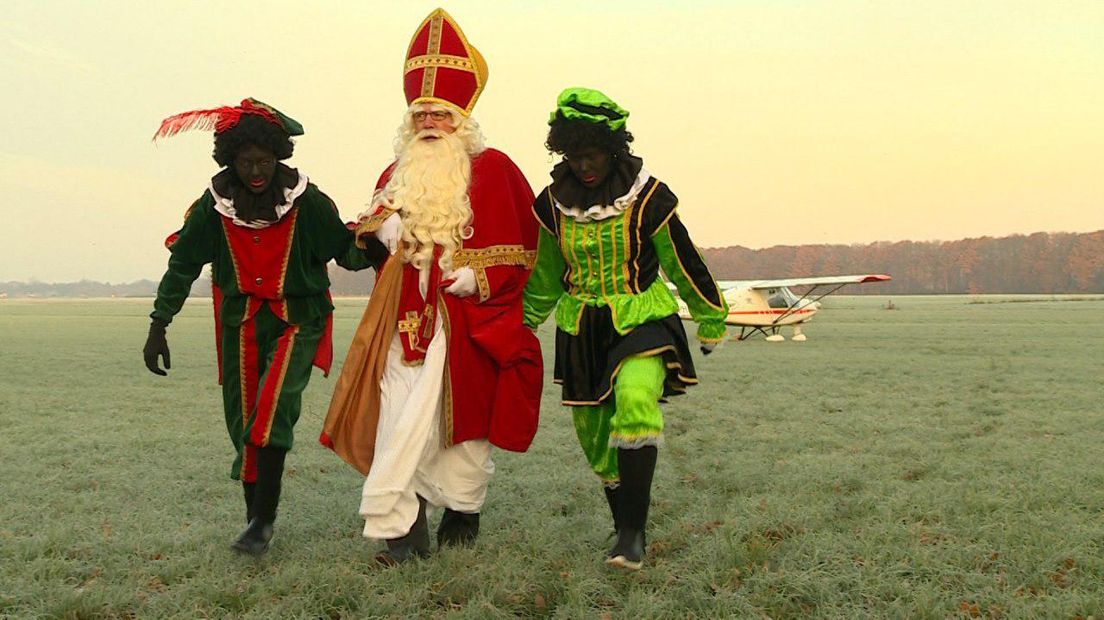 Sinterklaas kwam met het vliegtuig (Rechten: Persbureau Meter)