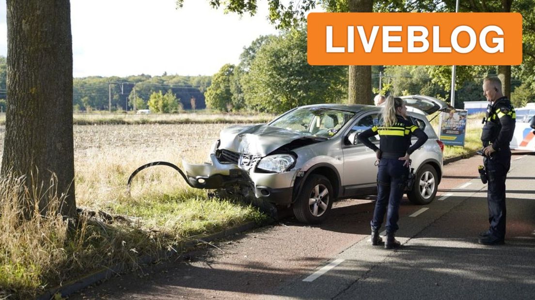 Bij een auto-ongeluk op de Oranjeweg in Rheden zijn twee gewonden gevallen.