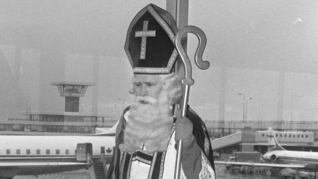 Godfried Bomans als Sinterklaas in 1967