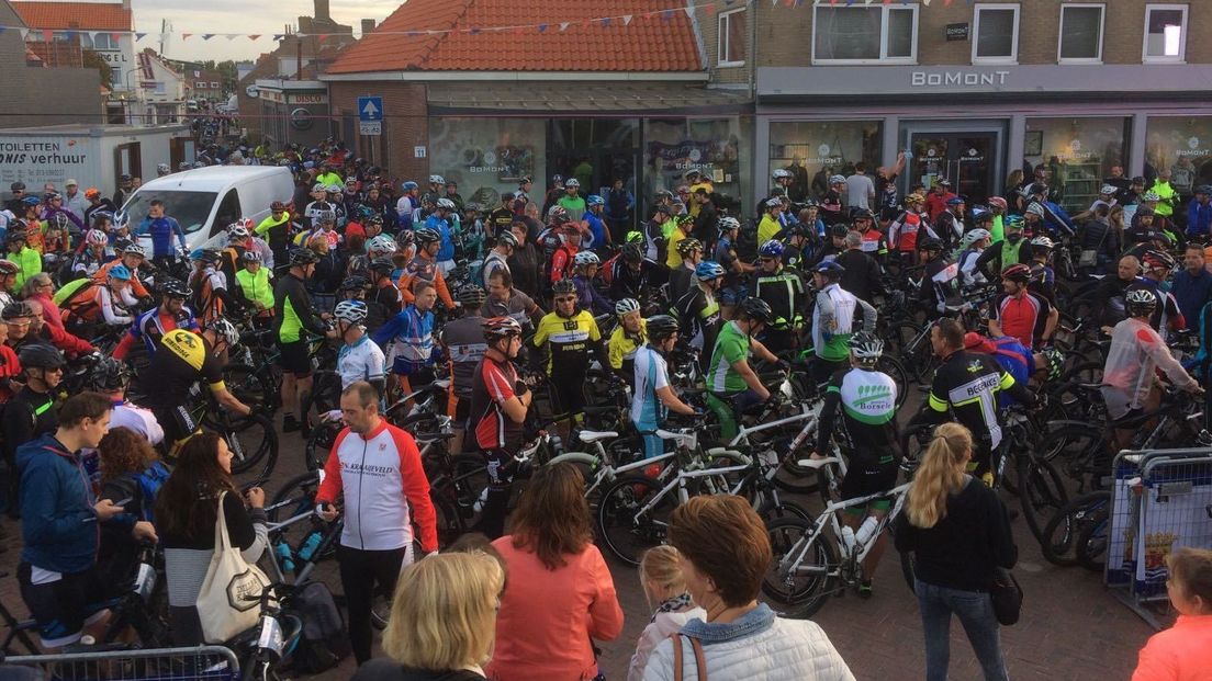 1350 mountainbikers van Zoutelande naar Burgh-Haamstede