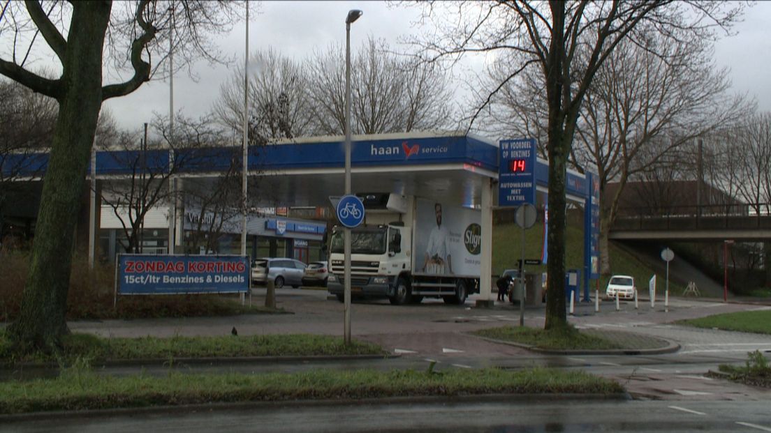 Tankstation Haan aan de Muzieklaan in Zoetermeer