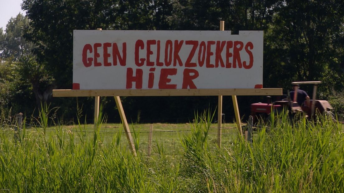 Acties tegen azc in 's-Gravenpolder gaan door (video)