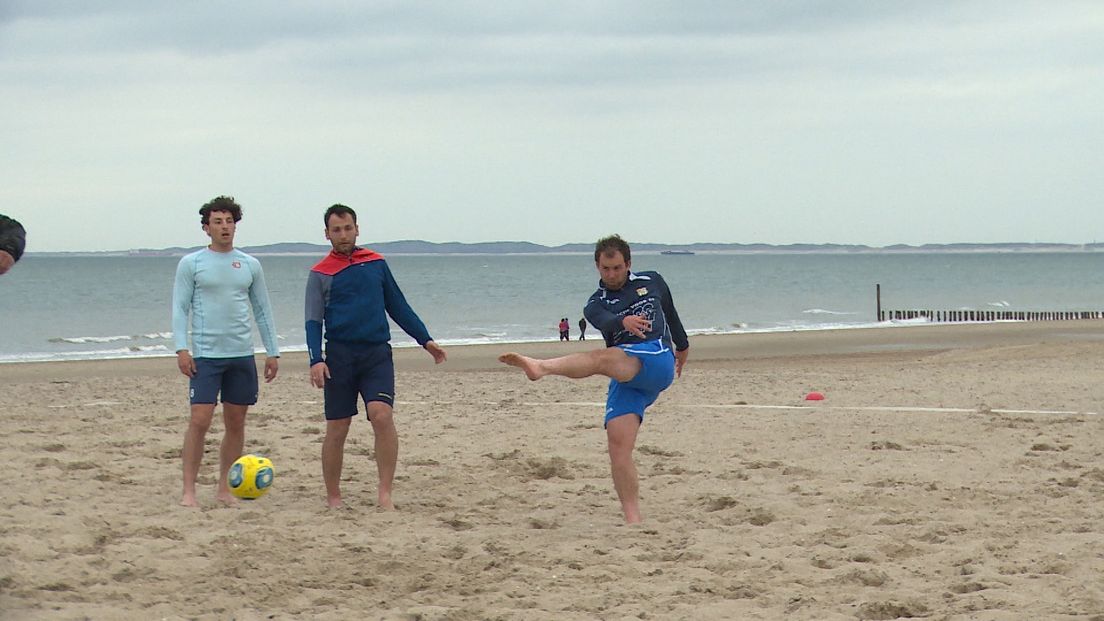 Beach Soccer Zeeland maakt zich op voor Amerikaans avontuur (video)