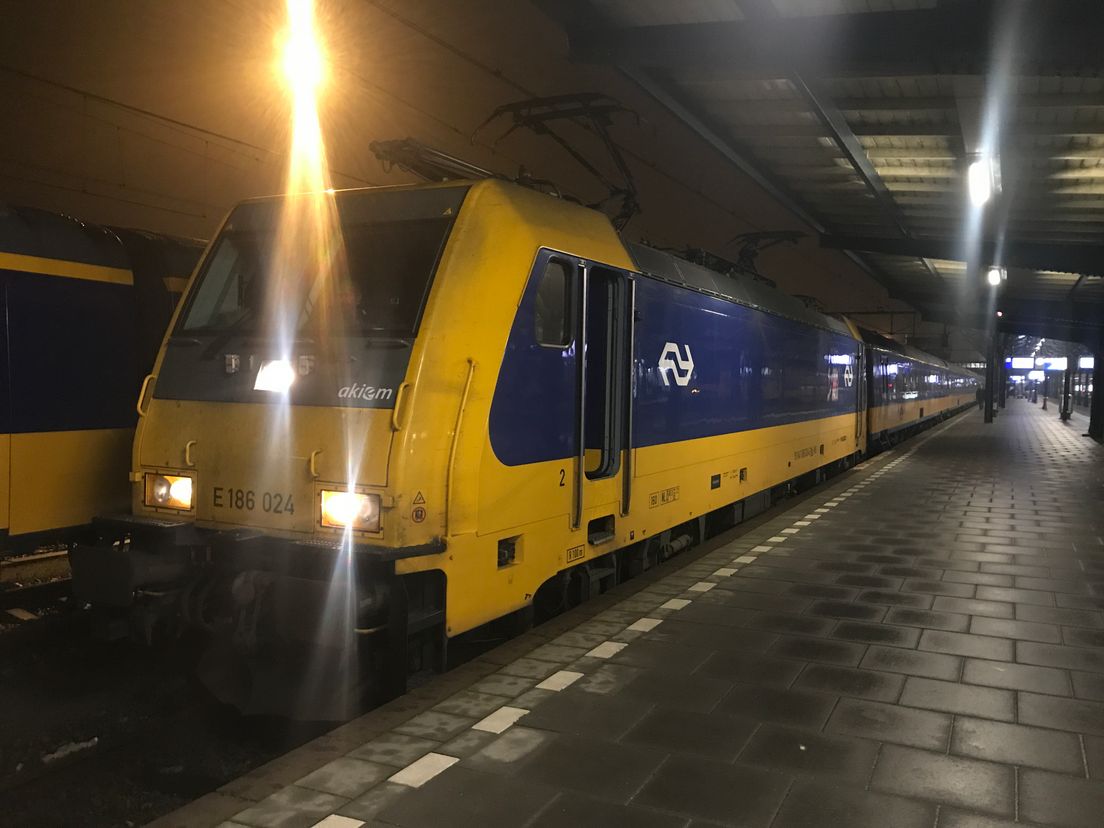 De testtrein staat klaar voor vertrek in Groningen (Rechten: Serge Vinkenvleugel/RTV Drenthe)