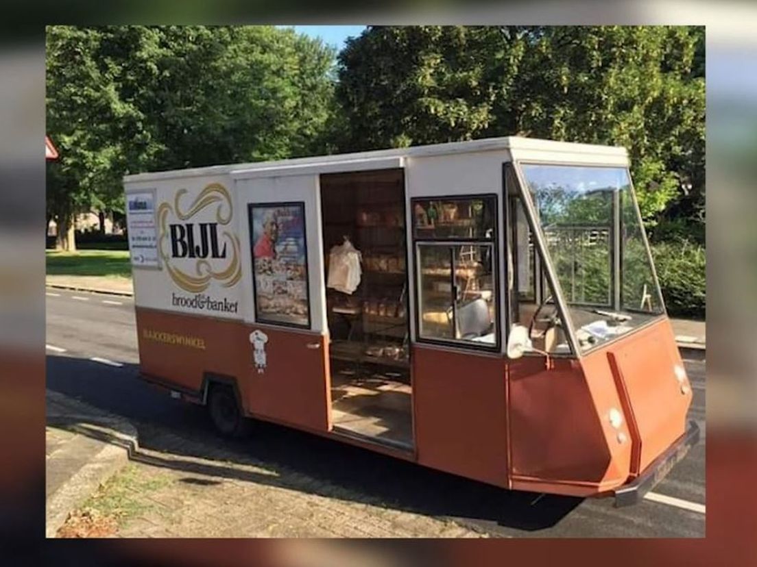 De oude bakkerswagen is nu vervangen door een tuktuk
