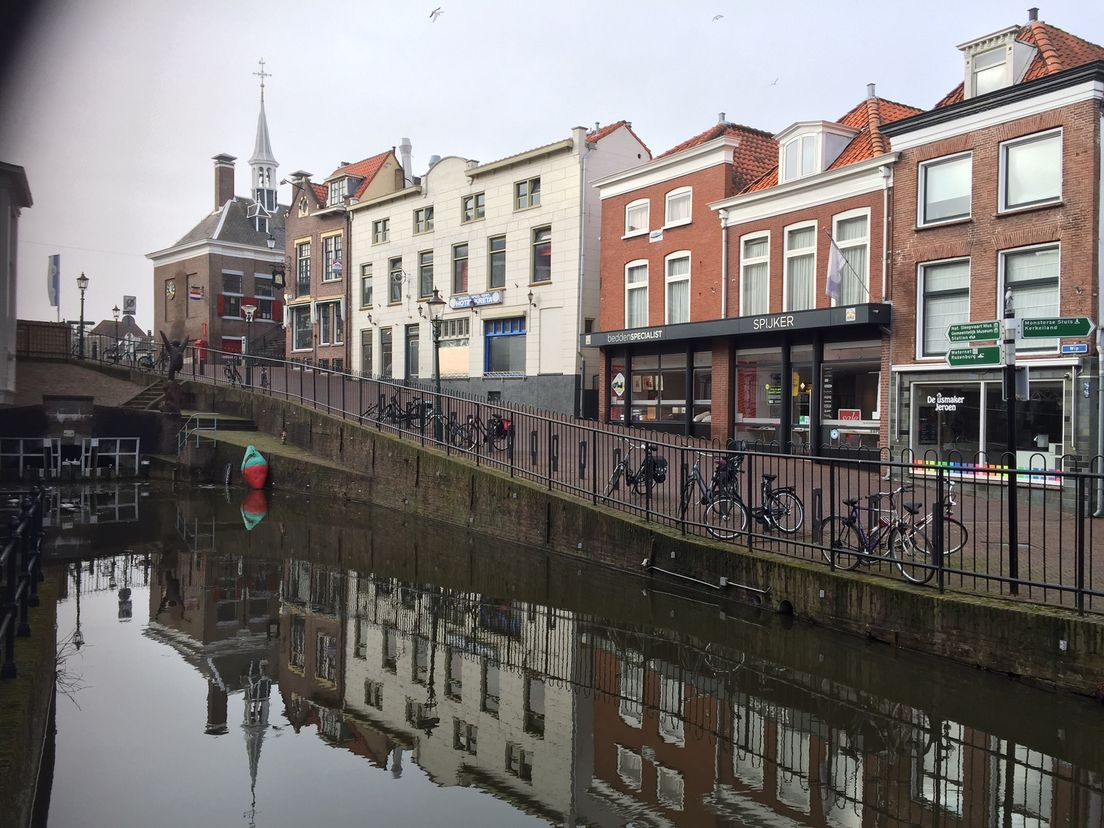 De kademuur in Maassluis