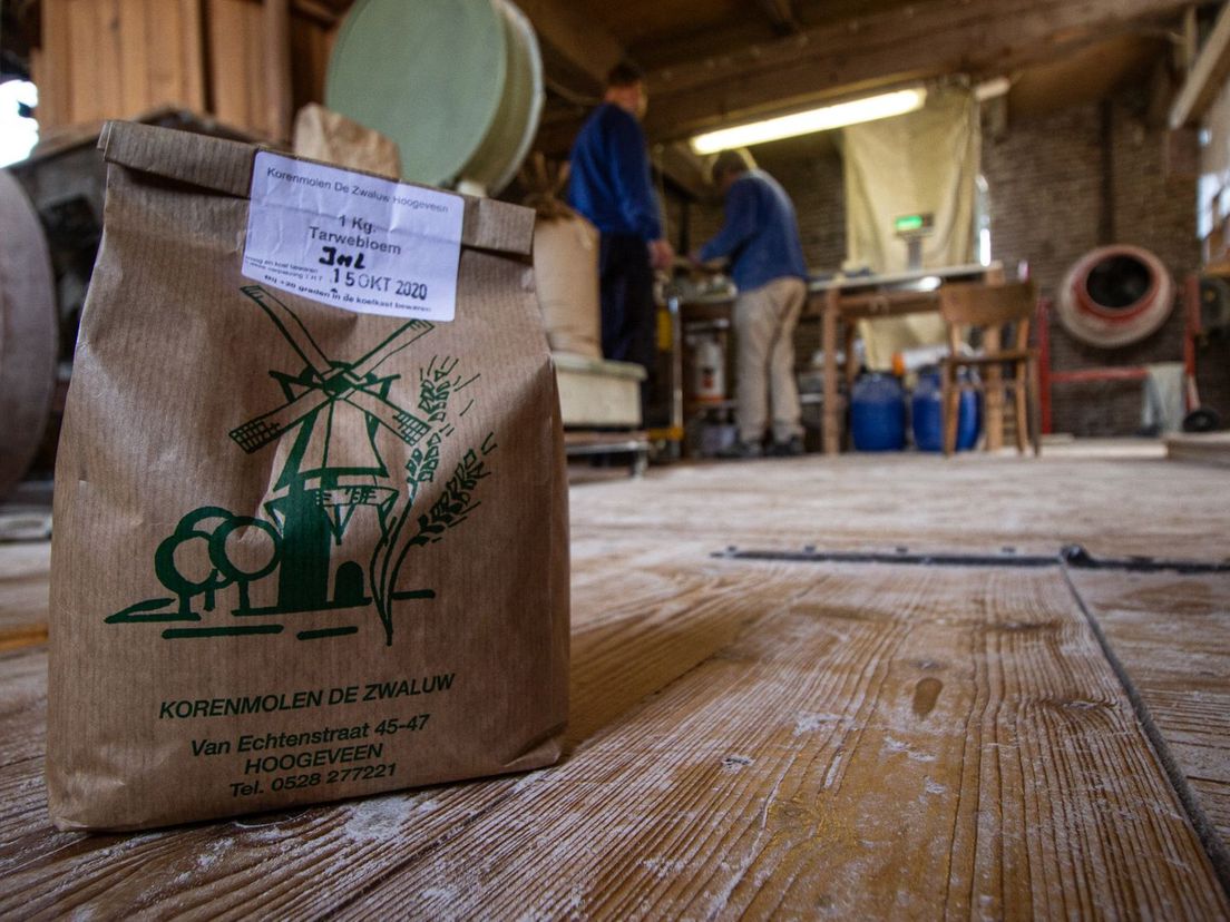 Korenmolen De Zwaluw draait op volle toeren door bakgekte (Rechten: Robbert Oosting / RTV Drenthe)