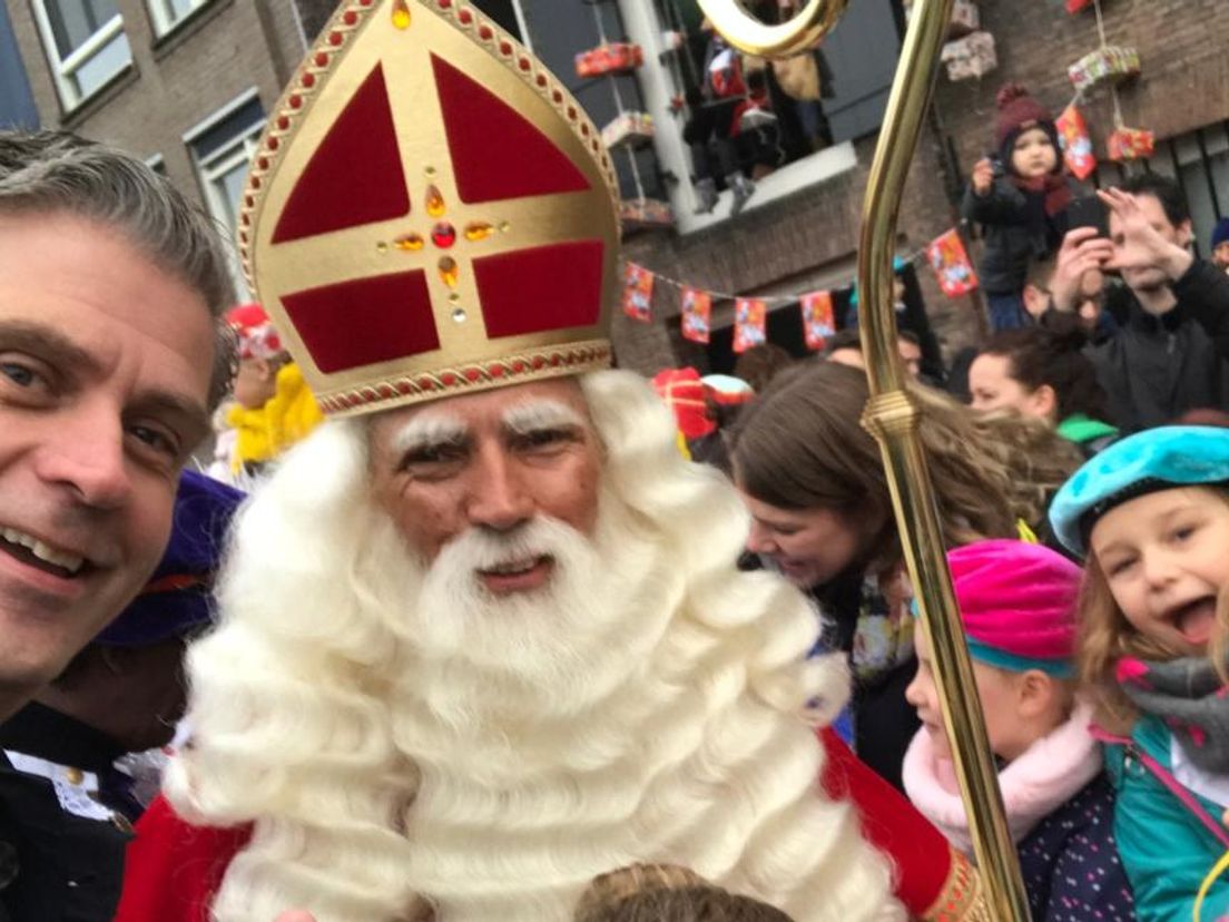 Burgemeester Wouter Kolff van Dordrecht en Sinterklaas (archief)