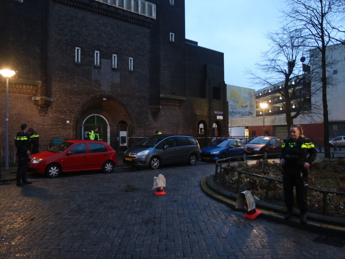 Politie zoekt naar sporen in de Martinus Steijnstraat.