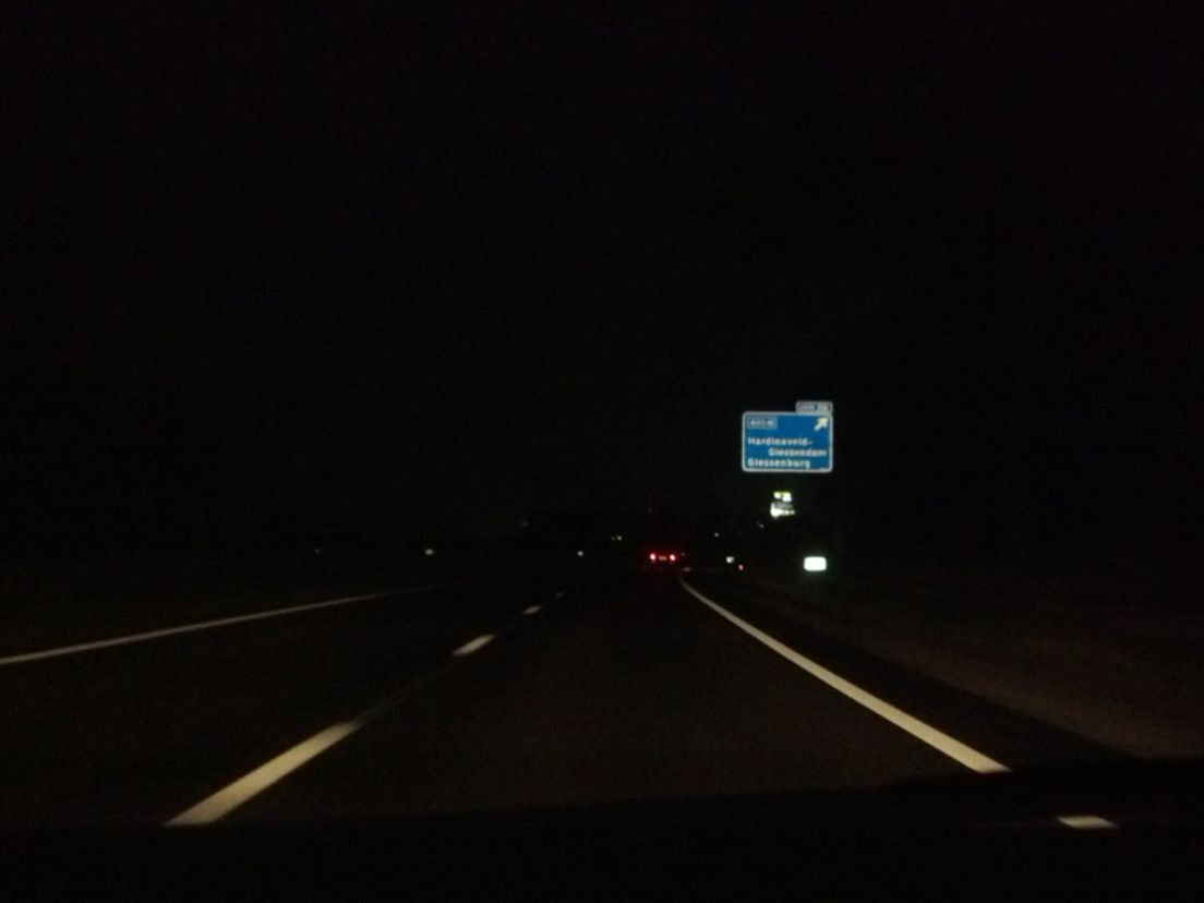 Op de A15 tussen Papendrecht en Gorinchem is het nu een stuk donkerder