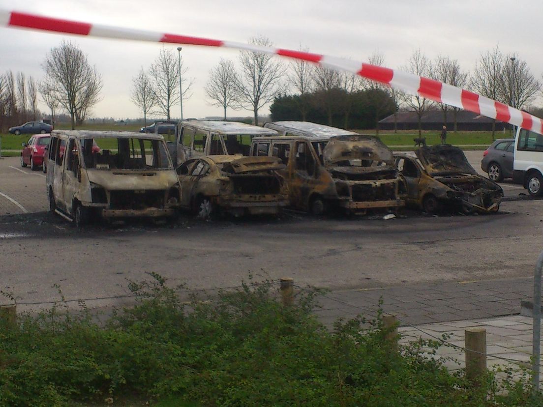 Uitgebrande busjes in Sommelsdijk