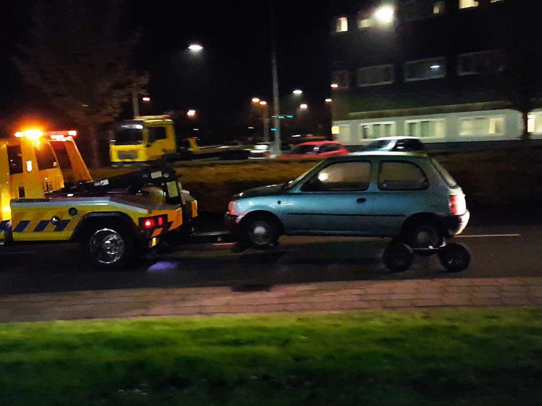 De auto waarin het dode meisje werd gevonden (Rechten: RTV Drenthe/Persbureau Meter)