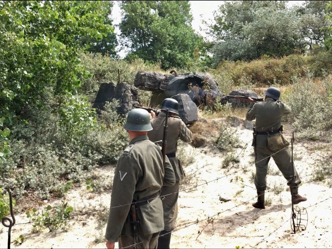 "Duitse' soldaten schieten in de Hoekse duinen
