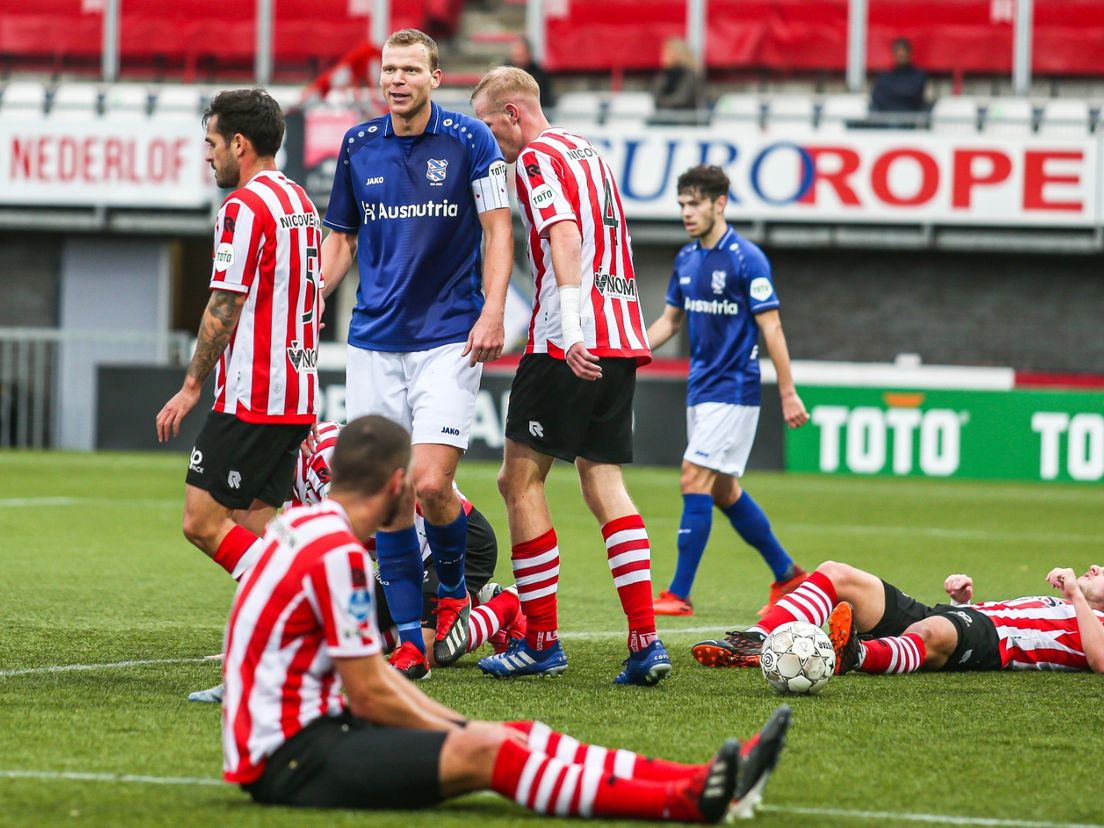 Henk Veerman scoort voor sc Heerenveen een goal tegen Sparta (Bron: VK Sportphoto)