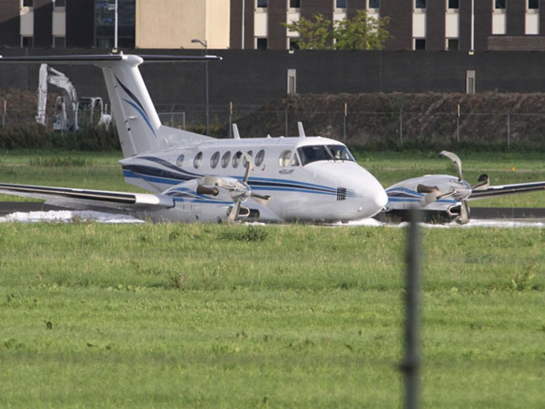 Vliegtuig Maakt Noodlanding In Rotterdam - Rijnmond