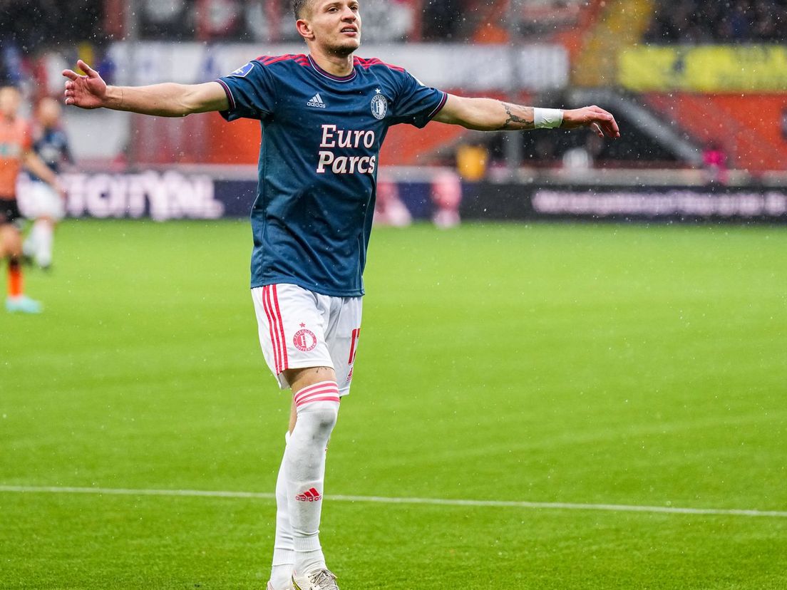 Feyenoord-smaakmaker Sebastian Szymanski viert zijn doelpunt tegen FC Volendam