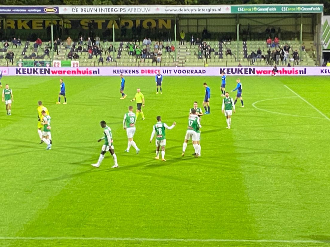 FC Dordrecht viert de 2-0 van Julius Bliek tegen Jong AZ