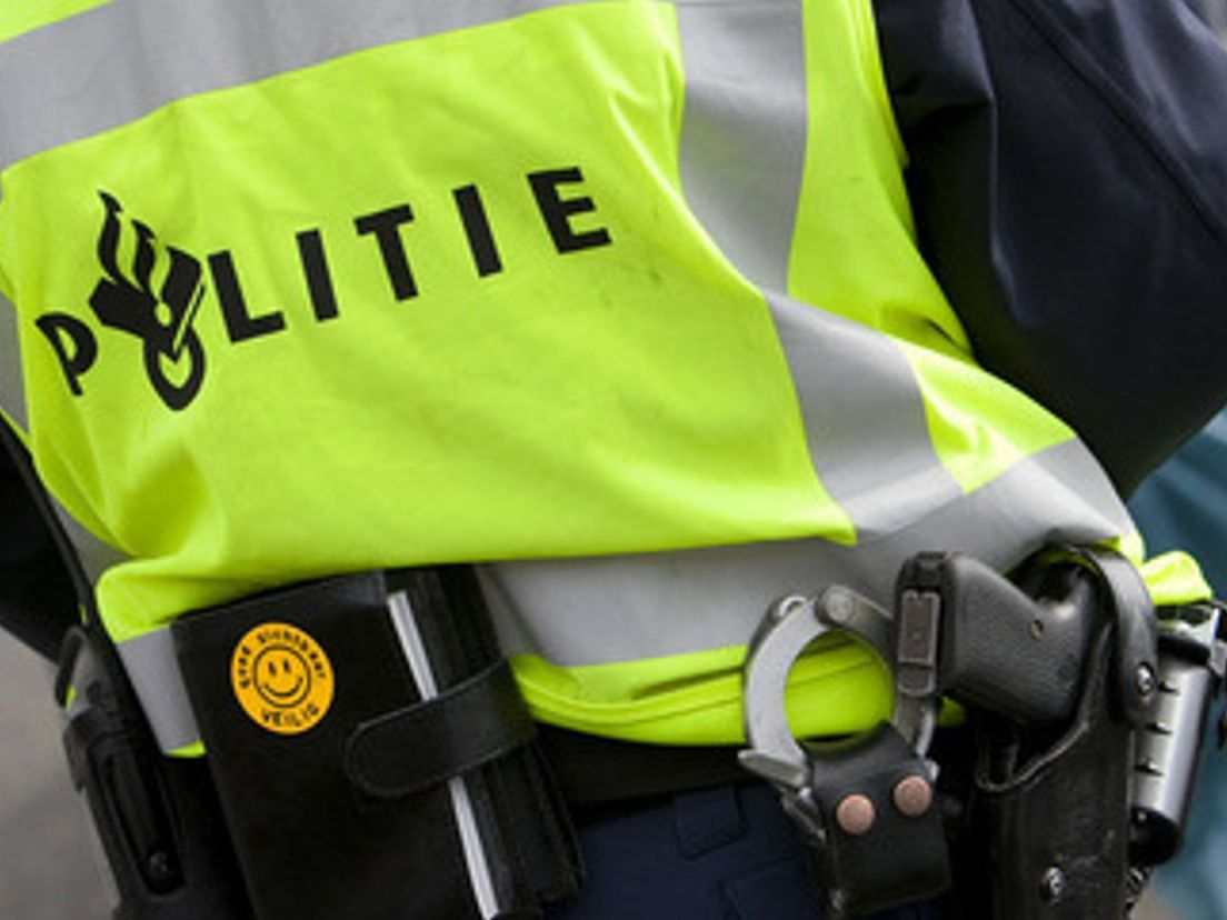 Agenten hielden de man met getrokken vuurwapens aan