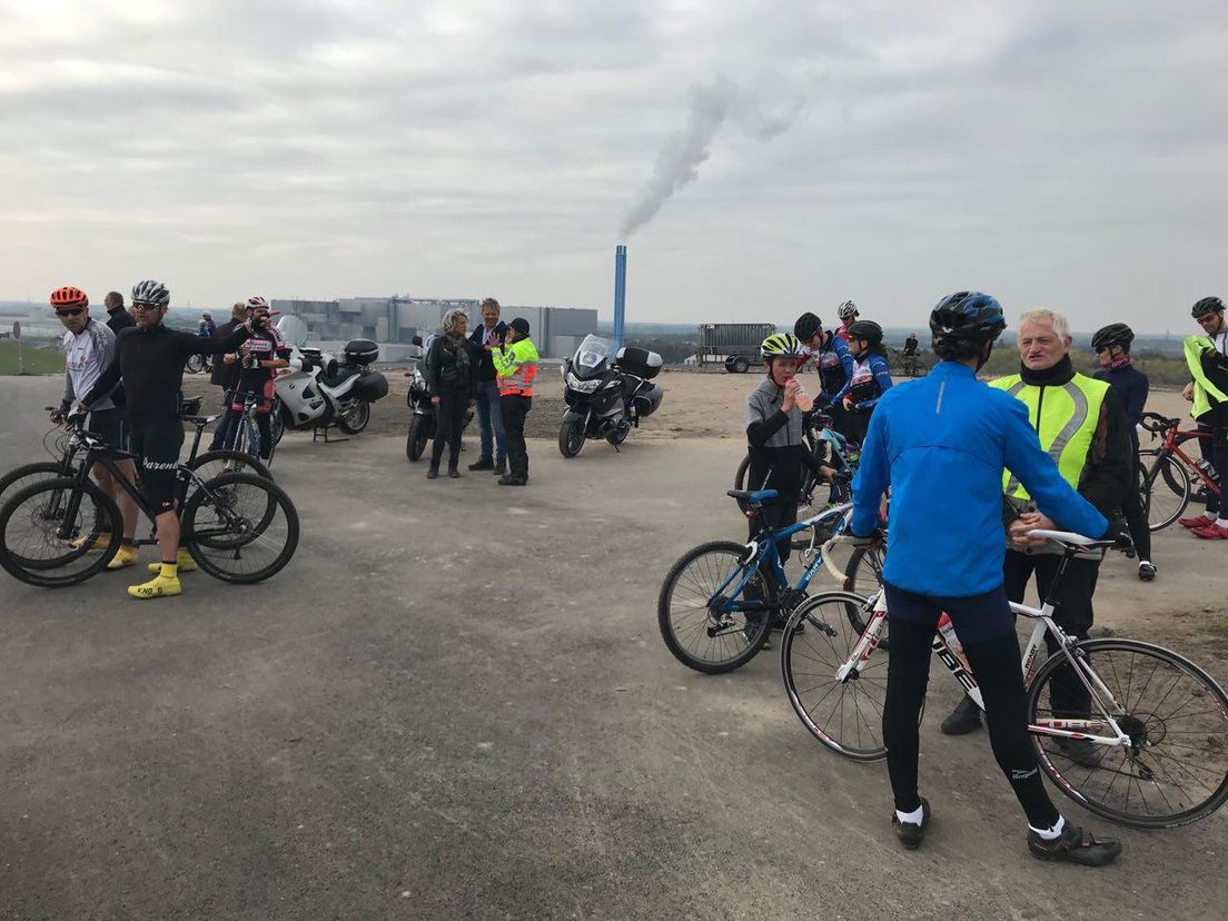 Enkele duizenden toerfietsers reden dit weekend de VAM-berg op (Rechten: RTV Drenthe/Andries Ophof)