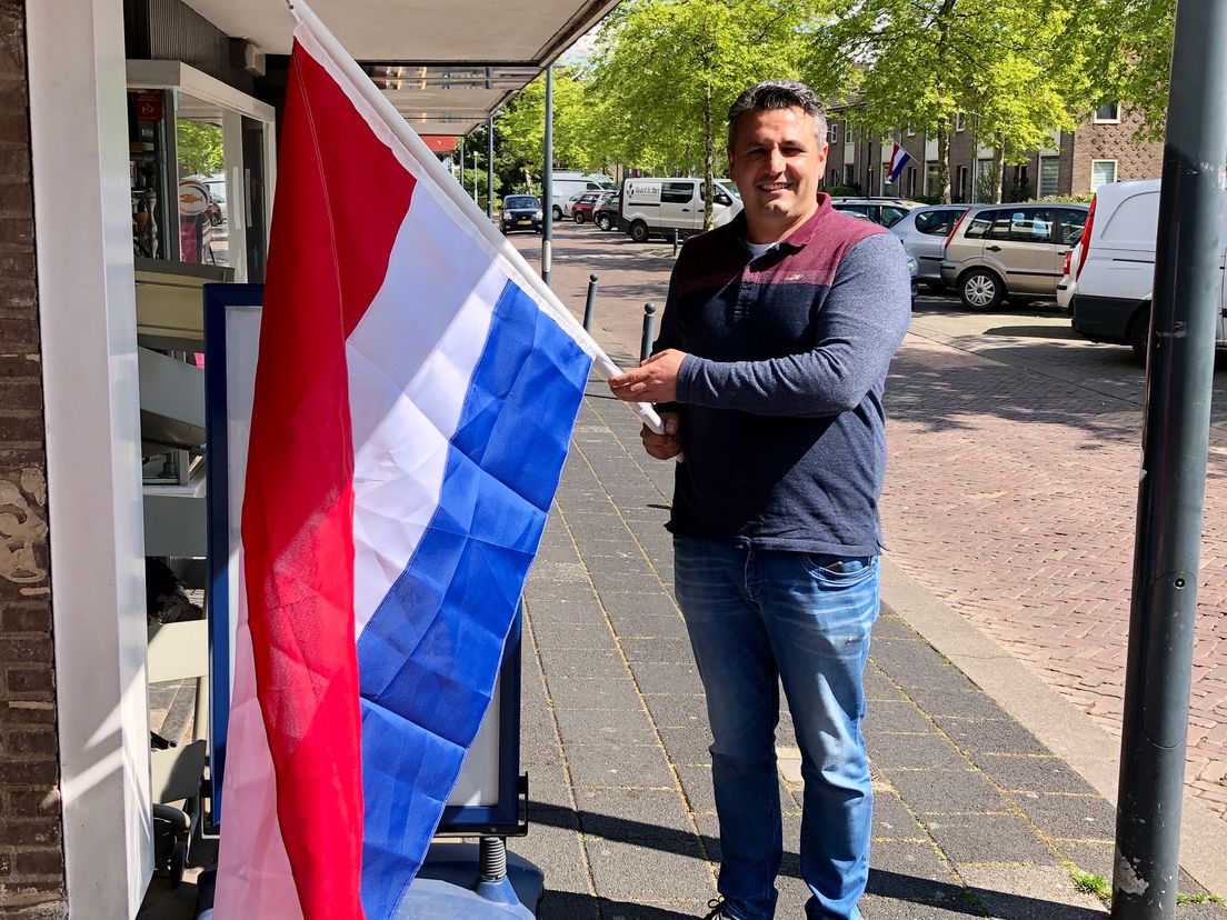 Fatih Polatli met een Nederlandse vlag