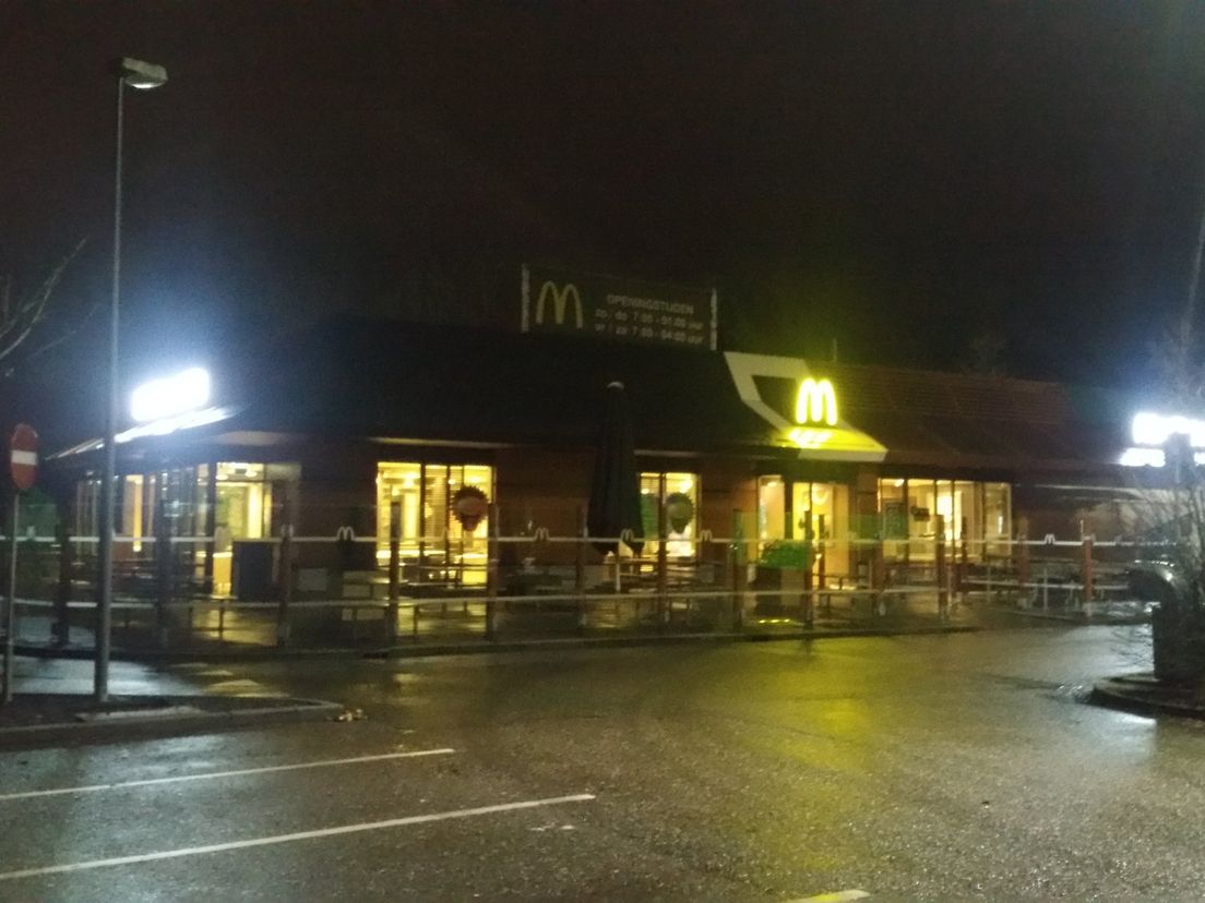 McDonald's aan de Rijksstraatweg in Dordrecht blijft woensdag dicht na brand