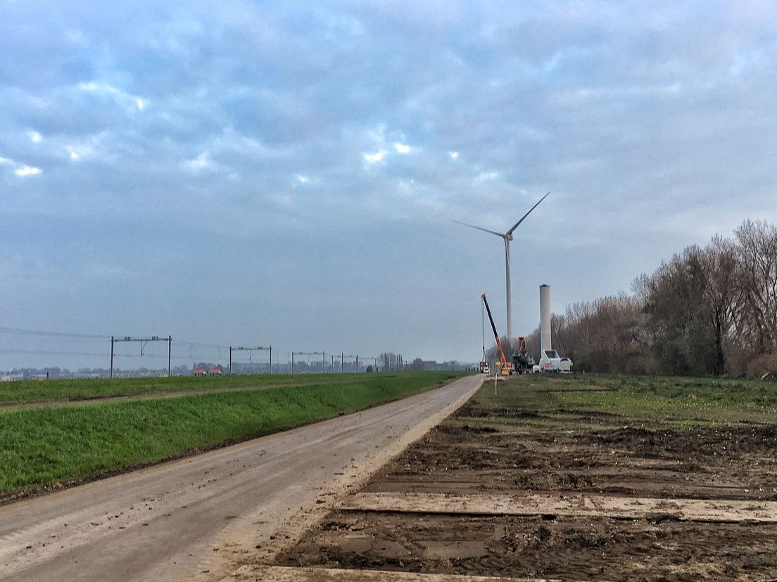Het windpark in aanbouw.