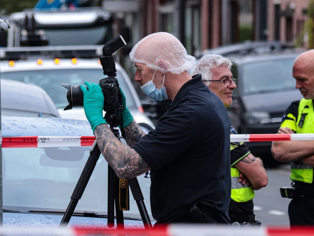 De politie doet onderzoek naar de schietpartij aan de Toulonselaan.