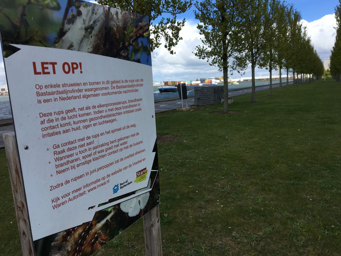 Waarschuwingstekstbord van het bezorgde Gemeentelijk Havenbedrijf