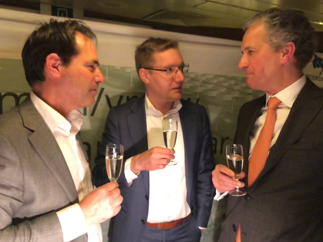 Juryvoorzitter Frank de Kruif (l), wethouder Arno Bonte (m) en Jan Valkier (r)