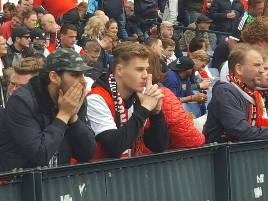 Voor Feyenoordfans in de Kuip verliezen beetje bij beetje de hoop bij 3-0 achterstand