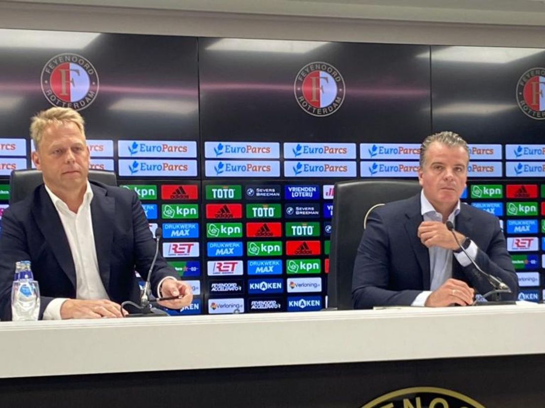 Financieel directeur Pieter Smoorenburg en algemeen directeur Dennis te Kloese op een persconferentie