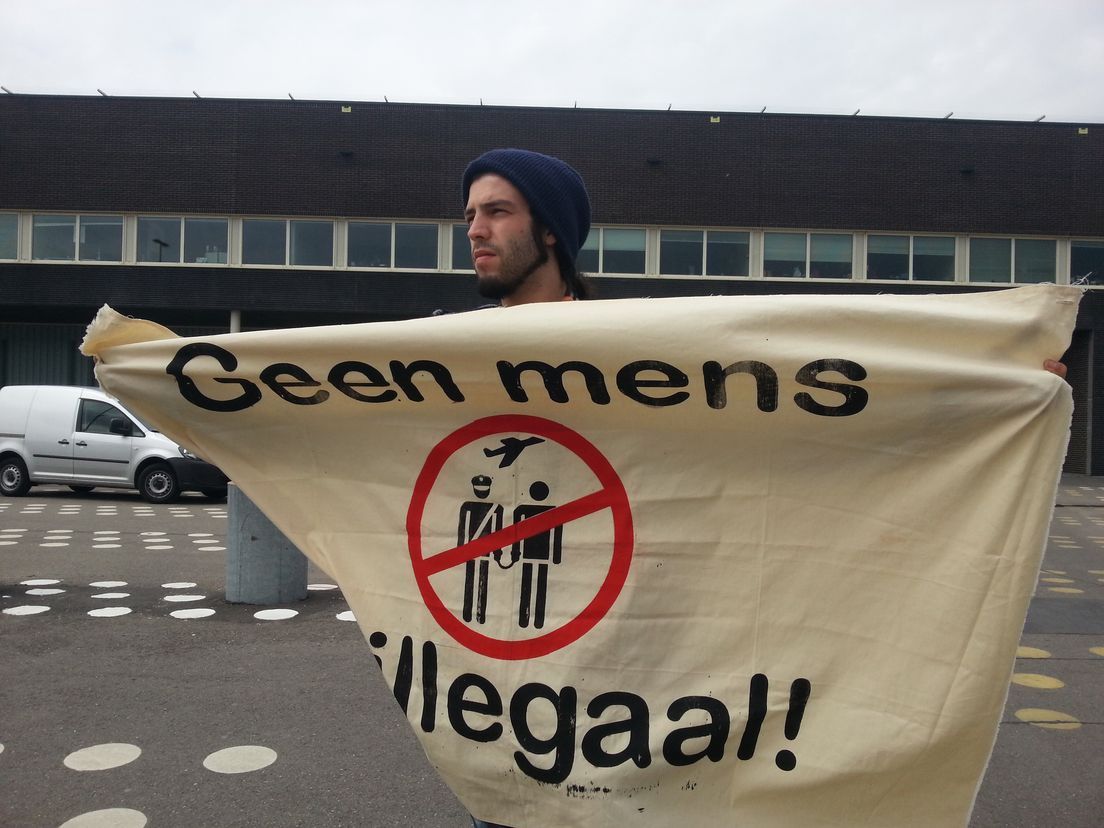Actievoerder bij detentiecentrum Rotterdam Airport