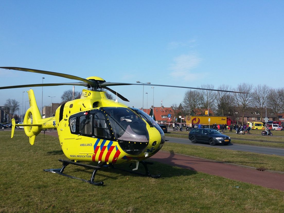 Traumahelikopter geland bij de Aveling in Hoogvliet