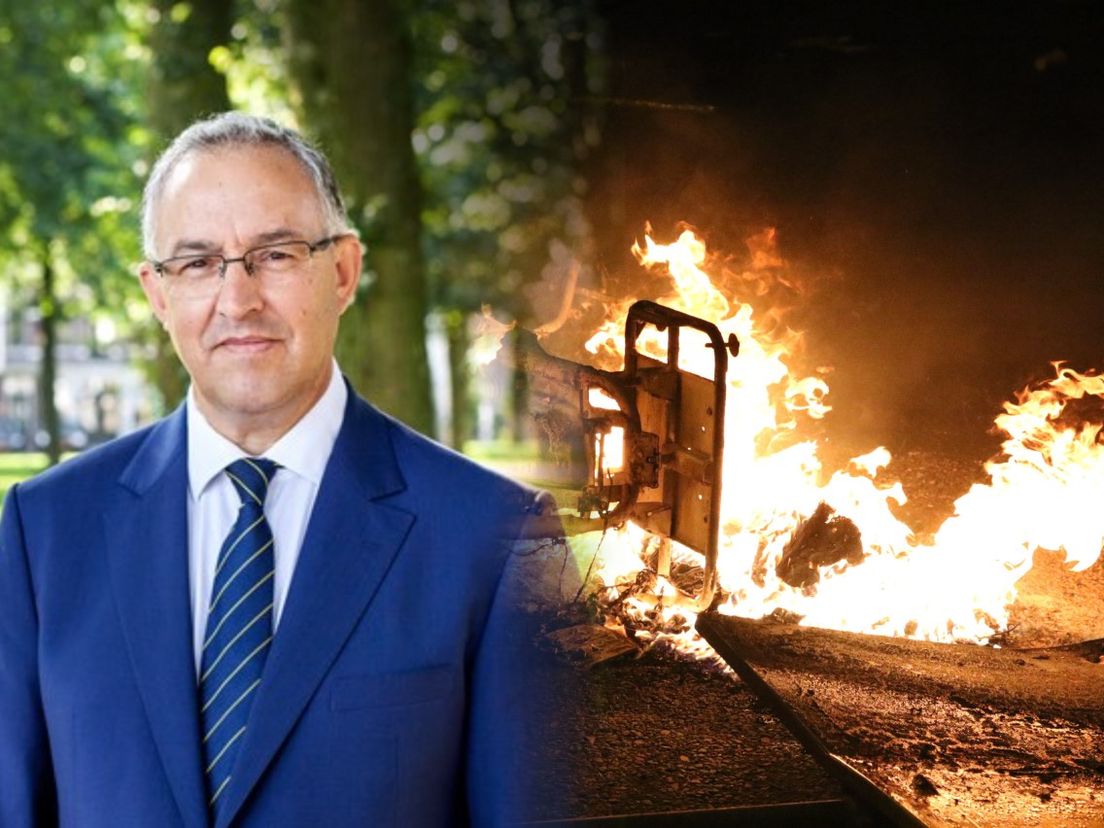 Links: burgemeester Aboutaleb. Rechts: rellen op de Beijerlandselaan, waarbij ook brand werd gesticht (Bron: MediaTV)