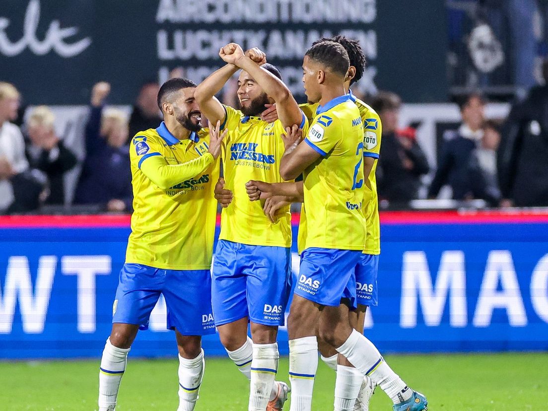 Iliass Bel Hassani viert zijn doelpunt voor RKC Waalwijk tegen SC Cambuur van twee weken geleden