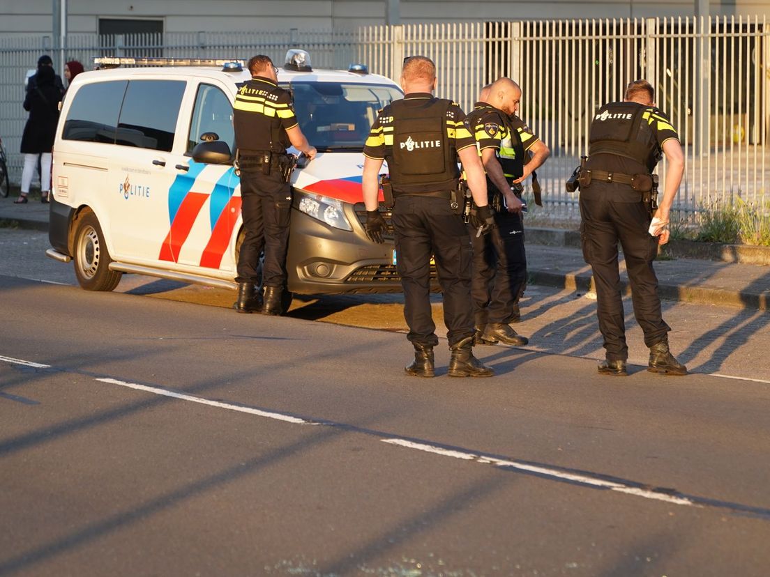 Agenten doen onderzoek na schietpartij Schuttevaerweg