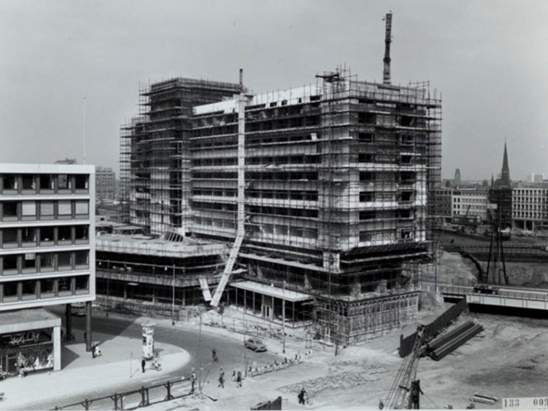 De bouw van het Hilton Hotel (gahetna.nl)