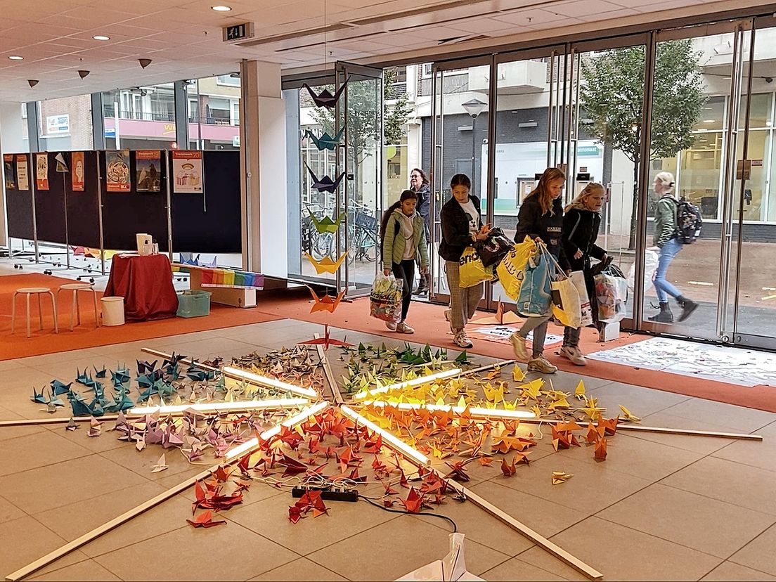 In het voormalig pand van V & D in Vlaardingen is een expositieruimte ingericht