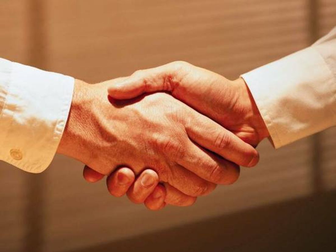 shake_hands.cropresize.tmp.jpg