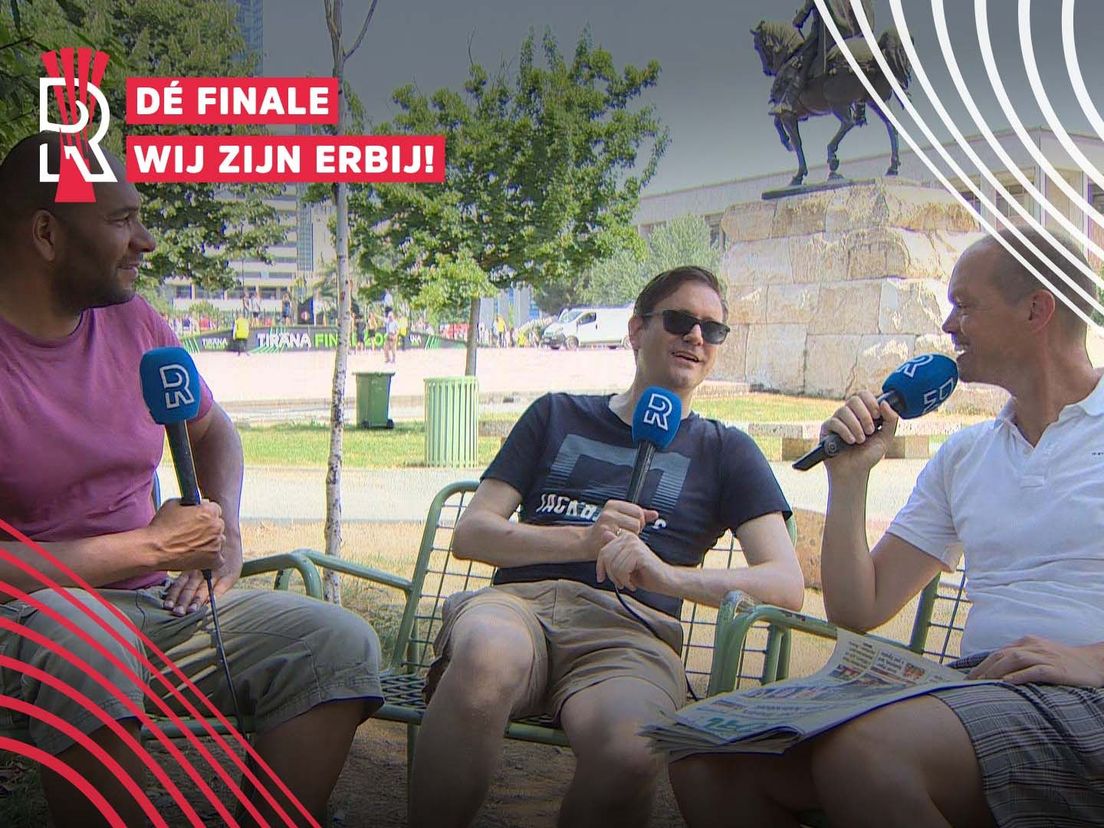 Sinclair Bischop, Dennis van Eersel en Frank Stout maken een Feyenoord-editie van de FC Rijnmond Podcast in Tirana
