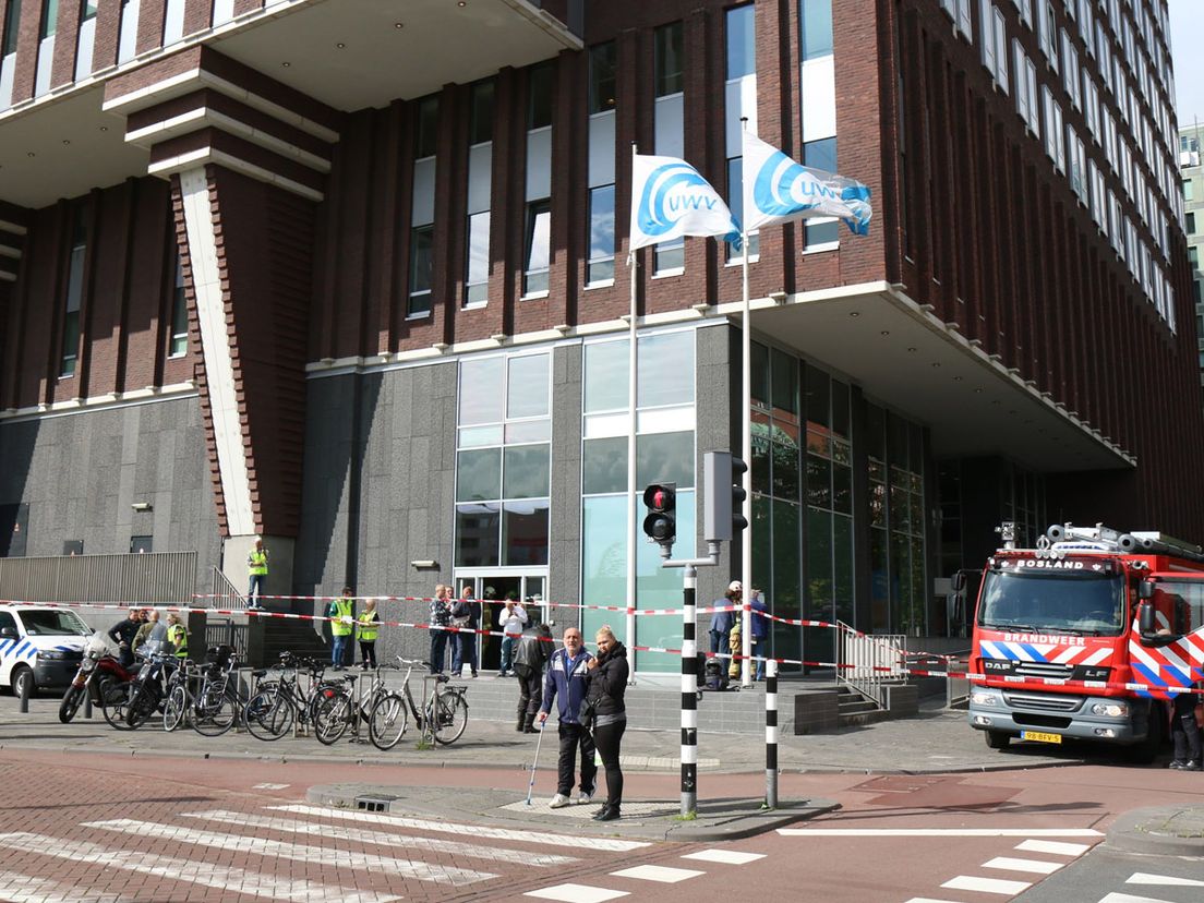 Verdacht pakket ontploft bij UWV Rotterdam (foto MediaTV)