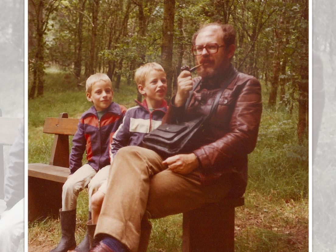 Theo, de echtgenoot van Maria met haar beide zoons, Mark en Michiel