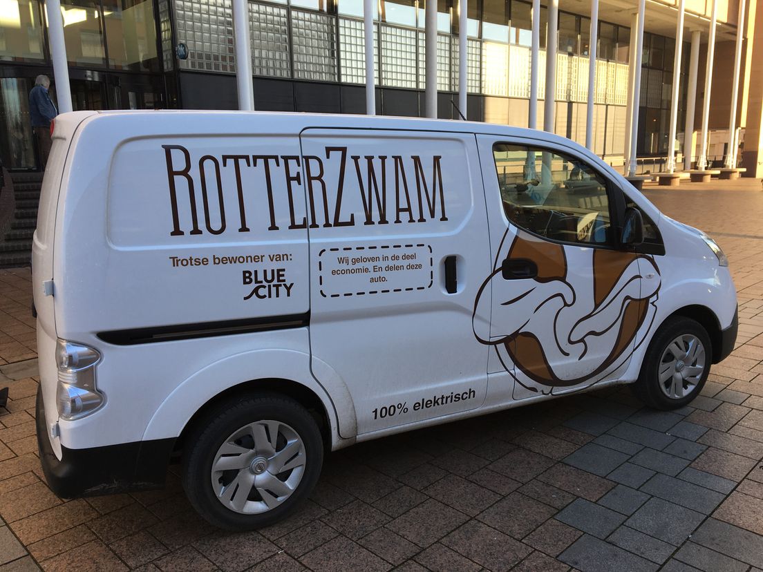 Andere kant van het uitlaatloze autootje dat binnenkort ook op koffiedrabdiesel kan rijden misschien