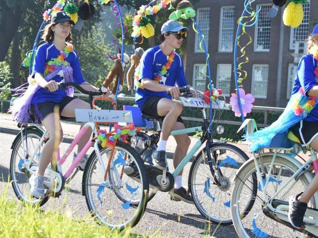 Versierde fietsen op de laatste dag van 3x2