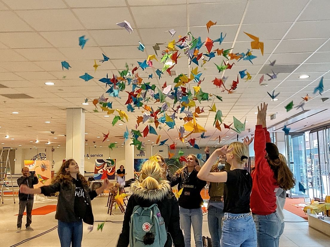 Leerlingen van het Groen van Pristererlyceum leverden zo'n 1300 kraanvogels in