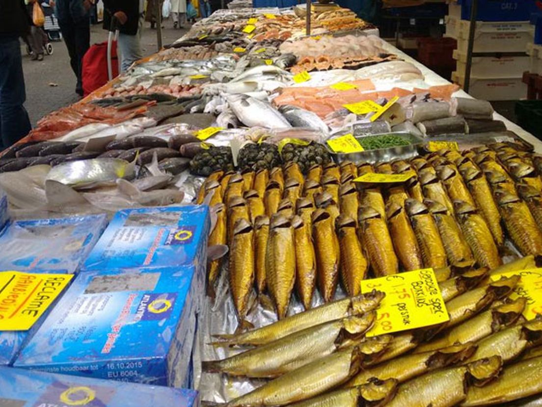Gerookte vis op de markt